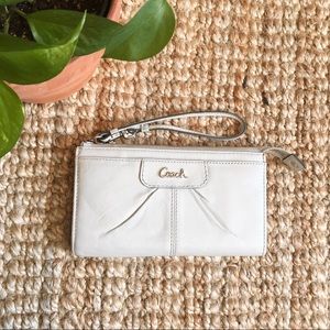 Coach wristlet pearl/gray color